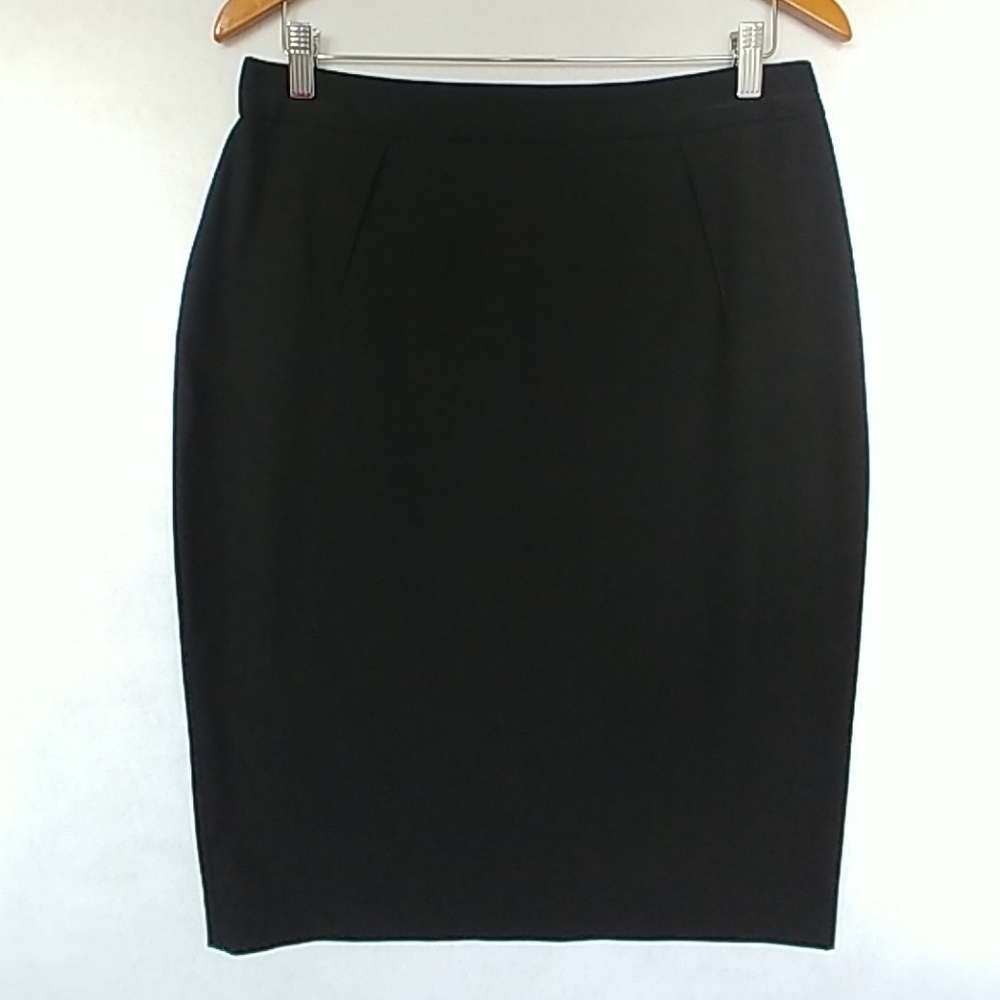 Body by Victoria Women's Black Skirt